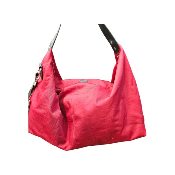 Ellington Red Duffle Bag NEW TAGS Travel Bag - Picture 3 of 11